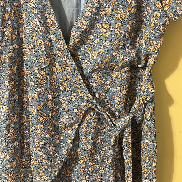 Lulu’s Floral Wrap Romper - Picture 8 of 8